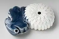 Water dropper in the shape of a chrysanthemum, before 1827