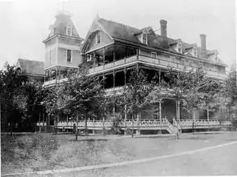 Island Club (McComb House) (1887) - Torn down during the construction of the West River Parkway