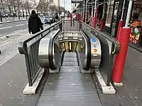 Entrance at avenue de Flandre