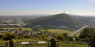 Looking east towards Barkhausen (foreground), the B&nbsp;61 (Portastraße) bridge over the Weser, the Jakobsberg Transmission Tower (Weser Hills) and the villages of Lerbeck (by the wood) and Neesen (left) on the far side of the Weser