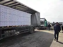 Apples transferred to Syria at Quneitra crossing, February 2011
