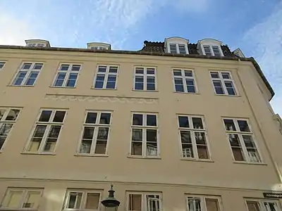 The facade towards Admiralgade