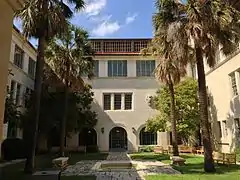 The courtyard of Goldsmith Hall.