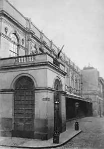 Perspective view of the façade on the Rue&nbsp;Le&nbsp;Peletier (ca.&nbsp;1870)