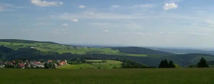 View of Schnett (foreground) and Waffenrod/Hinterrod (background, between the Eckartsberg (760&nbsp;m, left) and Klingeberg (677&nbsp;m, right))